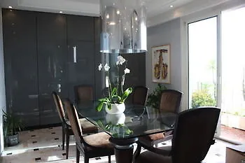 Le Baie Des Anges Apartment *